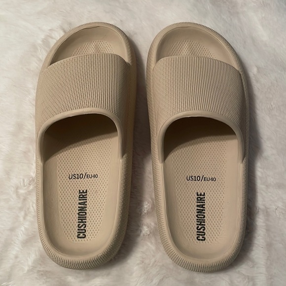 Cushionaire Cloud Slides - Size 10 - Picture 3 of 7